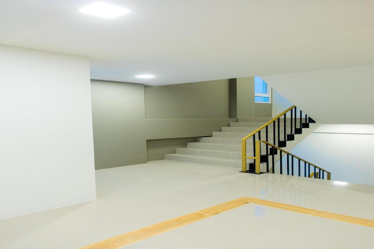 Zayn Express & Suites Banguecoque Exterior foto